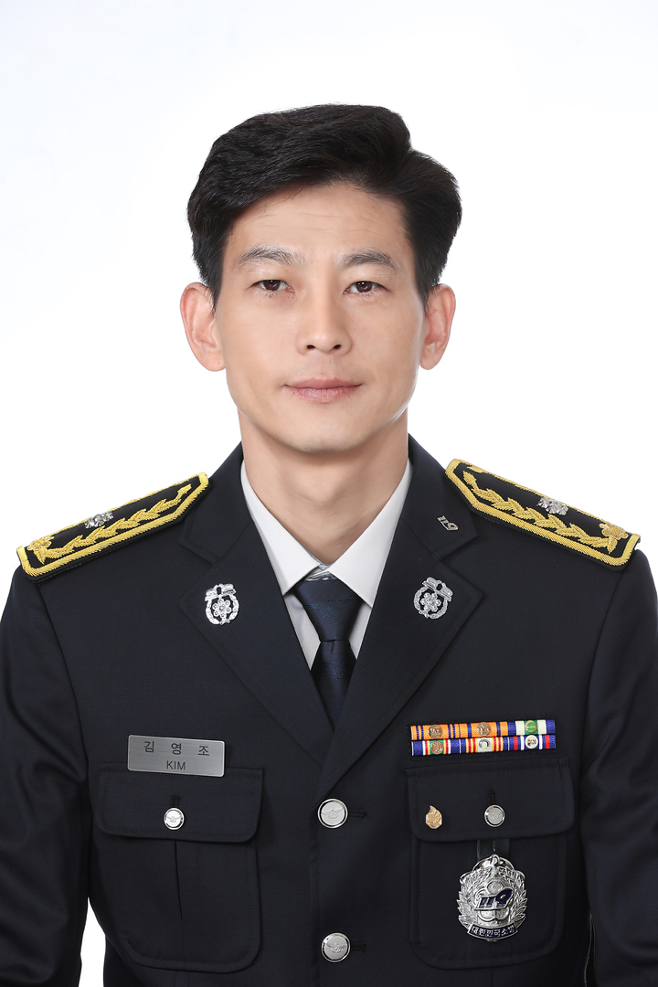 [광주=뉴시스] 변재훈 기자 = 광주 북부소방서는 북부소방 119구조대 팀장인 김영조 소방위가 소방 주요업무인 화재·구조·구급 관련 1급 자격증을 모두 취득했다고 27일 밝혔다. (사진=광주 북부소방 제공) 2023.03.27. photo@newsis.com *재판매 및 DB 금지