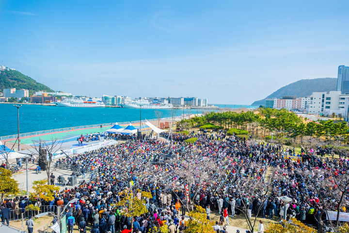 [부산=뉴시스] KBS 전국노래자랑 부산 영도구편에 지역 주민 5000명이 참여해 행사를 즐기고 있다. (사진=부산 영도구청 제공) *재판매 및 DB 금지