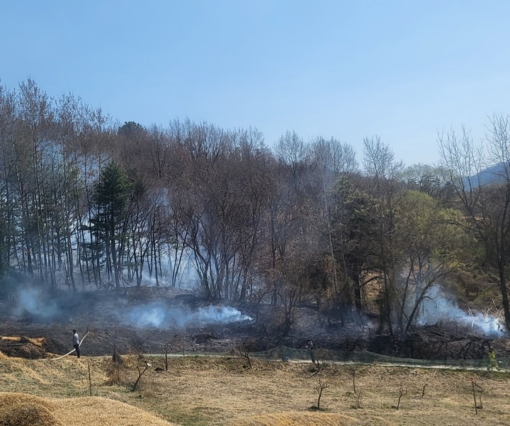 27일 오후 1시 52분께 충남 금산군 추부면 추정리의 한 야산에서 불이 났다.(사진=산림청 제공) *재판매 및 DB 금지