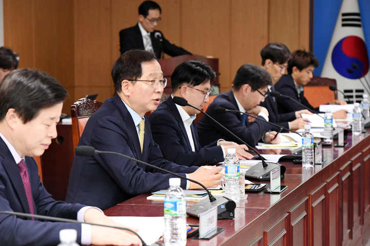 조승환 해수부 장관, 수산·해양환경 정책현안 토론회 주재