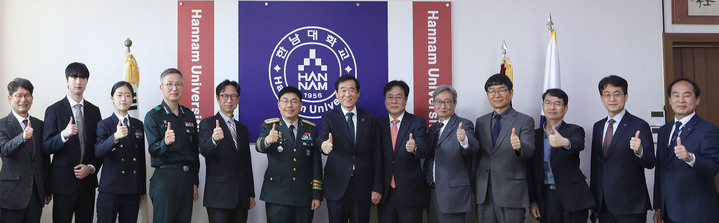 방문 축하행사 참석자들 *재판매 및 DB 금지