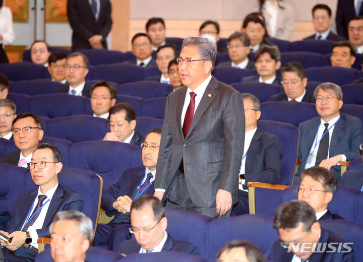 [서울=뉴시스] 배훈식 기자 = 박진 외교부 장관이 27일 오전 서울 종로구 외교부 청사에서 열린 2023년도 재외공관장회의에 참석하고 있다. 2023.03.27. dahora83@newsis.com