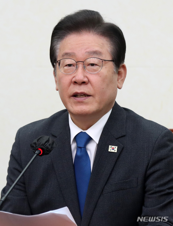 [서울=뉴시스] 고범준 기자 = 이재명 더불어민주당 대표가 27일 오전 서울 여의도 국회에서 열린 최고위원회의에서 발언하고 있다. 2023.03.27. bjko@newsis.com