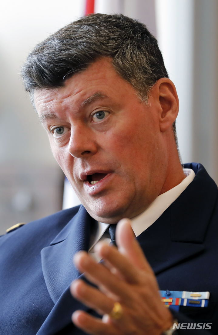 [서울=뉴시스] 고승민 기자 = 프랑스 태평양사령관 조프루아 당디네(Geoffroy d'Andigne) 제독이 서울 주한프랑스대사관에서 뉴시스와 인터뷰를 하고 있다. 2023.03.27. kkssmm99@newsis.com