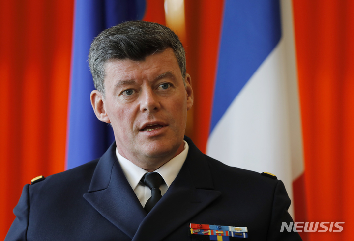 [서울=뉴시스] 고승민 기자 = 프랑스 태평양사령관 조프루아 당디네(Geoffroy d'Andigne) 제독이 서울 주한프랑스대사관에서 뉴시스와 인터뷰를 하고 있다. 2023.03.27. kkssmm99@newsis.com