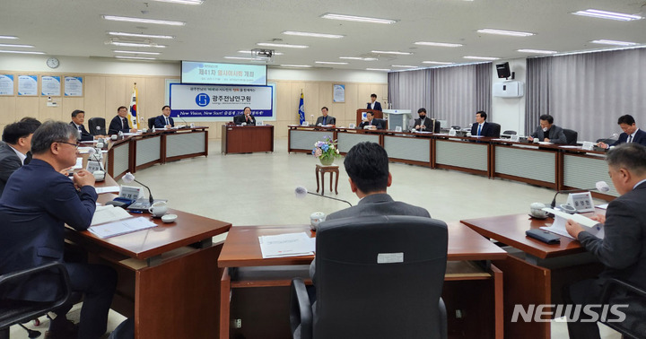 [나주=뉴시스] 이창우 기자=광주전남연구원 재분리 찬반을 묻는 임시이사회가 27일 나주혁신도시 연구원에서 개최됐다. (사진=독자제공) 2023.03.27. photo@newsis.com