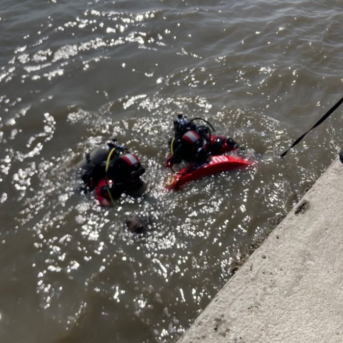[인천=뉴시스] 27일 오전 인천 강화군 양도면 한 선착장에서 수색작업이 이뤄지고 있다. (사진=인천소방본부 제공) *재판매 및 DB 금지