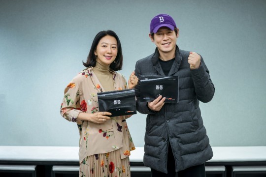 설경구·김희애 정치 맞대결…넷플릭스 '돌풍' 출연