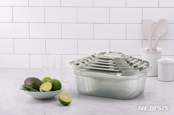 [서울=뉴시스] 생활용품 기업 락앤락은 정리와 보관에 특화된 '락앤락착착'을 출시했다고 28일 밝혔다. (사진=락앤락 제공) 2023.03.28. photo@newsis.com