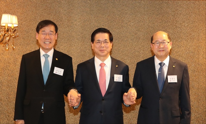[서울=뉴시스] 한국교회총연합 대표회장단 권순웅 목사(왼쪽부터), 이영훈 목사, 송홍도 목사 (사진= 한국교회총연합 제공) 2023.03.28. photo@newsis.com *재판매 및 DB 금지