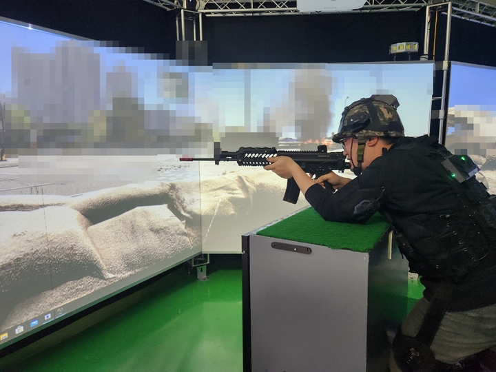 [남원=뉴시스]VR영상모의훈련에 참여한 이동민 기자.(동료 기자 제공) *재판매 및 DB 금지