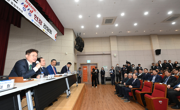 [안동=뉴시스] 28일 의성군종합복지관에서 '생생 간담회'가 열리고 있다. (사진=경북도 제공) 2023.03.28 *재판매 및 DB 금지