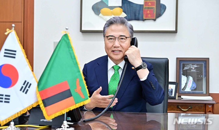 [서울=뉴시스]박진 외교부 장관은 28일 스탠리 카송고 카쿠보 잠비아 외교장관과 전화 통화를 가졌다. (사진=외교부 제공) 2023.03.28. photo@newsis.com