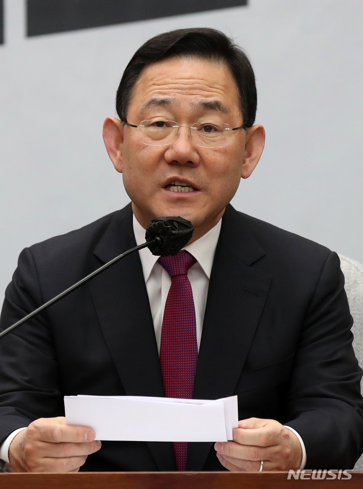 [서울=뉴시스] 고범준 기자 = 주호영 국민의힘 원내대표가 28일 오전 서울 여의도 국회에서 열린 원내대책회의에서 발언하고 있다. 2023.03.28. bjko@newsis.com