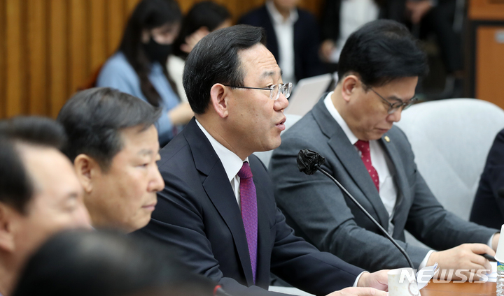 [서울=뉴시스] 고범준 기자 = 주호영 국민의힘 원내대표가 지난 28일 오전 서울 여의도 국회에서 열린 원내대책회의에서 발언하고 있다. 2023.03.28. bjko@newsis.com