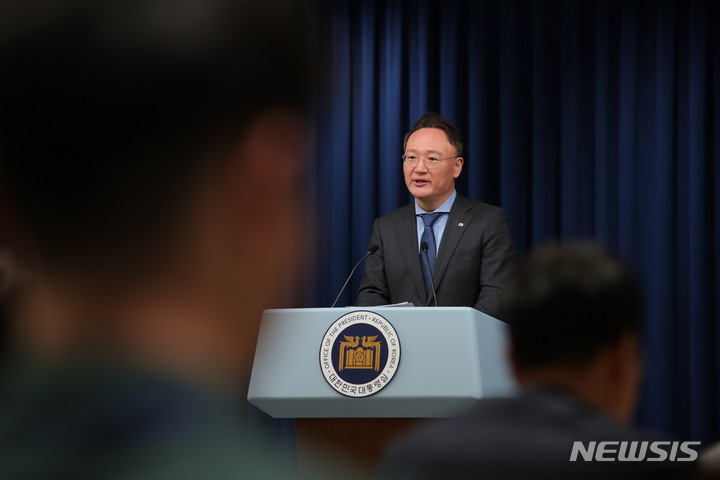 [서울=뉴시스] 홍효식 기자 = 안상훈 대통령실 사회수석이 28일 오후 서울 용산 대통령실 청사 브리핑룸에서 저출산고령사회위원회 회의 관련 브리핑을 하고 있다. 2023.03.28. yesphoto@newsis.com