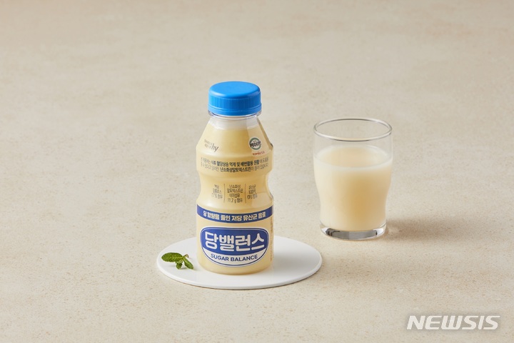 [서울=뉴시스]hy가 저당 유산균 음료 '케어온 당밸런스'를 출시했다.(사진=hy제공)