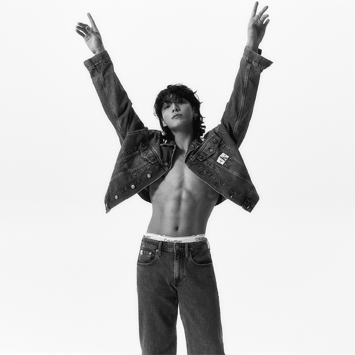 [서울=뉴시스] 그룹 방탄소년단(BTS) 정국. 23.03.29. (사진=캘빈클라인 제공) photo@newsis.com *재판매 및 DB 금지