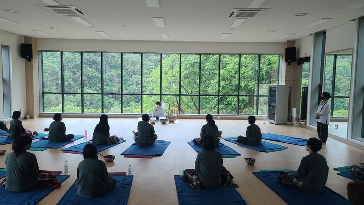 숲애서 싱잉볼 체험. (사진=한국관광공사 제공) photo@newsis.com *재판매 및 DB 금지