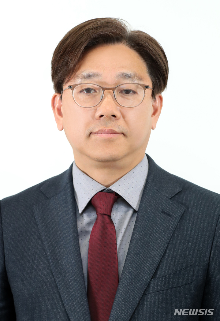 [서울=뉴시스] 민영뉴스통신 뉴스1은 29일 서울 종로구 뉴스1 본사에서 정기주주총회와 이사회를 잇따라 열고 뉴스1 새 대표이사 사장에 이영섭(사진·57) 부사장을 선임했다. 2023.03.29. photo@newsis.com