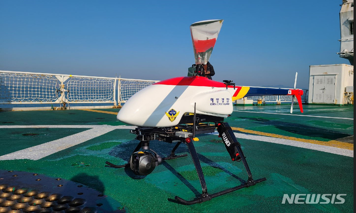 [제주=뉴시스] 오영재 기자 = 지난 4일 오후 훈련 중 추락한 서귀포해경 무인헬기.(사진=해양경찰청 제공) 2023.03.29. photo@newsis.com 