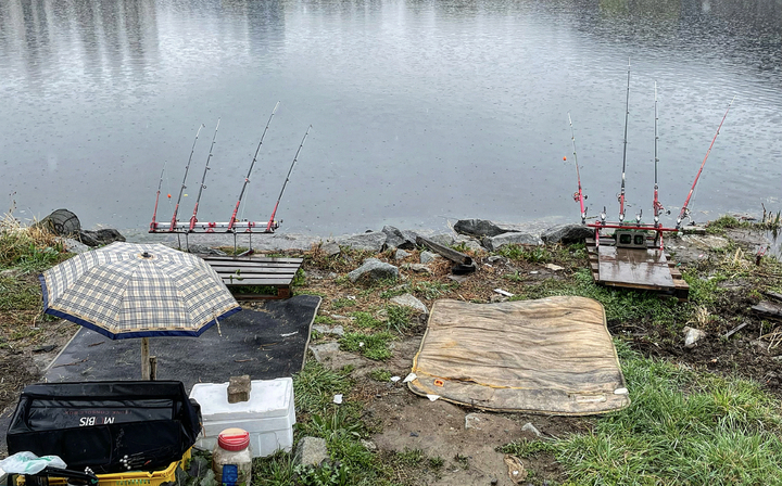 [대구=뉴시스] 정재익 기자 = 대구시 북구 산격동 금호강 무태교 인근 고수부지 일대에 불법 낚시를 한 흔적이 발견됐다. 2023.03.29. jjikk@newsis.com *재판매 및 DB 금지