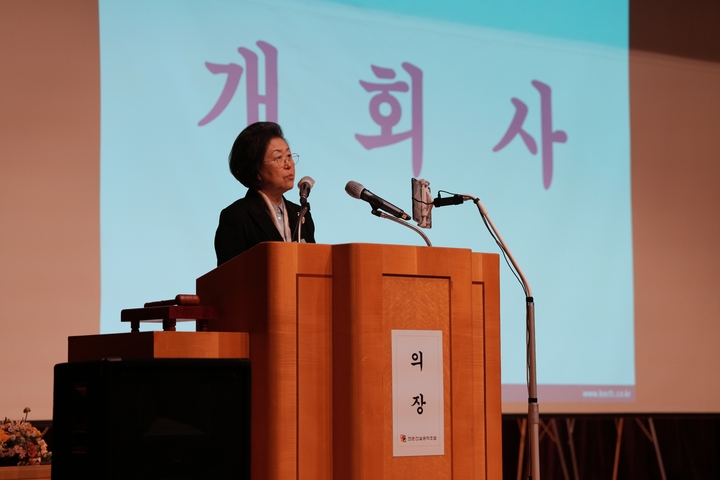 이은재 전문건설공제조합 이사장이 28일 제75회 정기총회에서 개회사를 하고 있다.(사진 제공=전문건설공제조합) *재판매 및 DB 금지