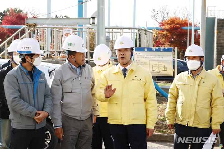 왕송 하수처리장 증설 현장 점검에 나선 김성제 의왕시장