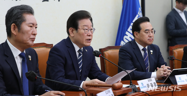 [서울=뉴시스] 전진환 기자 = 이재명 더불어민주당 대표가 29일 오전 서울 여의도 국회에서 열린 최고위원회의에서 발언하고 있다. 2023.03.29. amin2@newsis.com