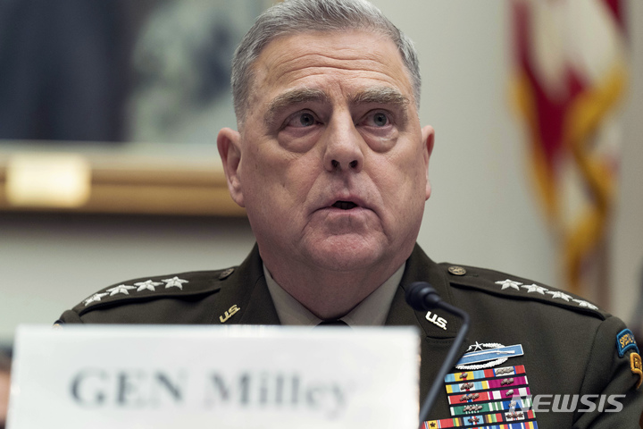 [워싱턴=AP/뉴시스]지난달 29일(현지시간) 미 하원 군사위원회에서 국방부의 2024 회계연도 예산 요청에 대해 발언하는 마크 밀리 합참의장의 모습. 2023.03.29
