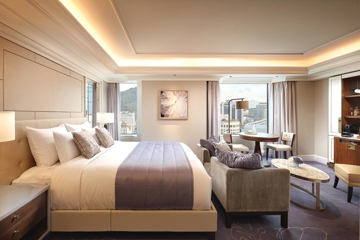 [서울=뉴시스]롯데호텔 서울 이그제큐티브타워 객실.(사진=롯데호텔 제공) 2023.03.30.