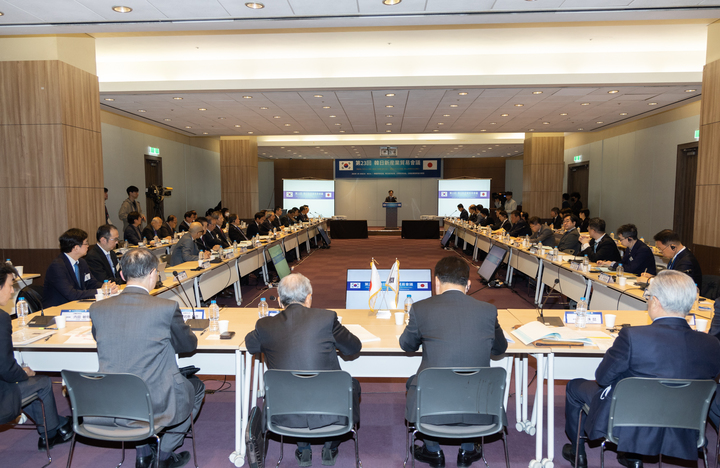 [사진=뉴시스] 한국무역협회(KITA)가 30일 서울 강남구 삼성동 코엑스에서 한일경제협회, 일한경제협회와 공동으로 개최한 '제23회 한일 신산업 무역회의' 모습. (사진=KITA 제공) 2023.03.30 photo@newsis.com *재판매 및 DB 금지