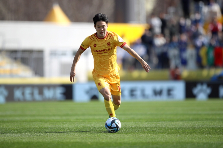 [서울=뉴시스]광주FC 정호연 경기모습(23-03-18, 4라운드 vs 인천). 2023.03.30. (사진=한국프로축구연맹 제공) *재판매 및 DB 금지