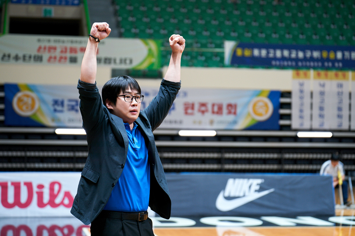 1분기 초토화 한국영화…농구·축구가 살리러 간다