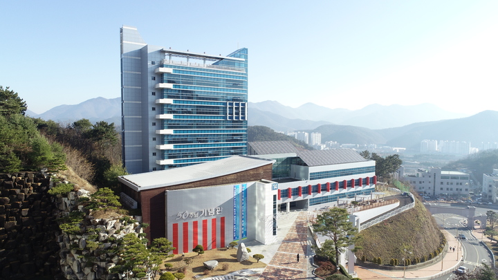 마산대학교 50주년 기념관 전경. *재판매 및 DB 금지