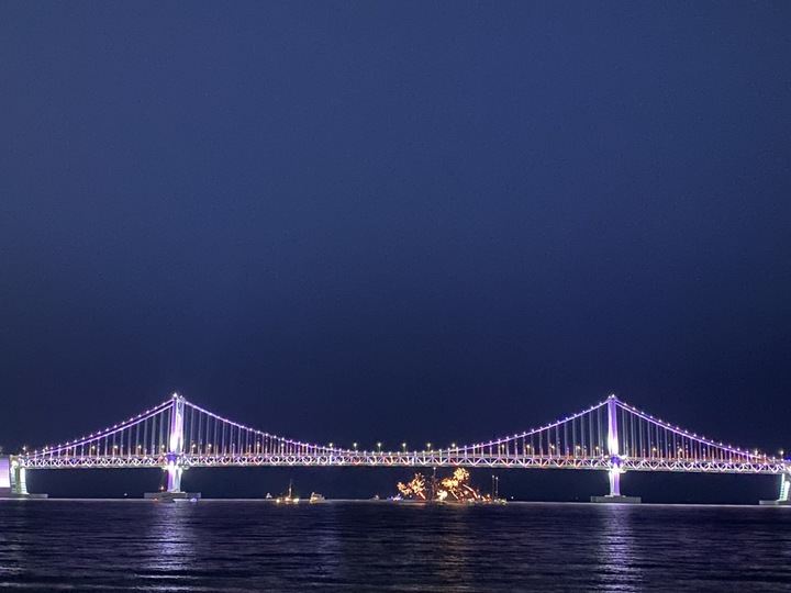 [부산=뉴시스] 오는 4월 6일 밤 불꽃축제가 열리는 광안리 광안대교. 부산시는 광안대교를 배경으로 2030부산엑스포를 형상화하는 대형 불꽃 퍼포먼스를 선보일 계획이다. (사진=동효정 기자) 2023.03.30. vivid@newsis.com *재판매 및 DB 금지