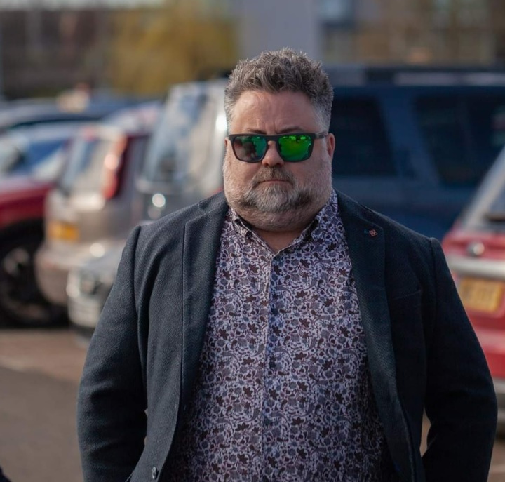 [케임브리지셔=뉴시스] 자신이 운영하는 스튜디오 탈의실에 몰래카메라를 설치해 수년 간 불법 촬영을 자행한 데이비드 글로버(사진)는 최근 영국 법원으로부터 1년 8개월 형을 선고받았다. 사진은 영국 성범죄자 명부 사이트에 업로드된 데이비드의 모습 (사진출처: 영국 성범죄자 DB) 2023.03.30. *재판매 및 DB 금지