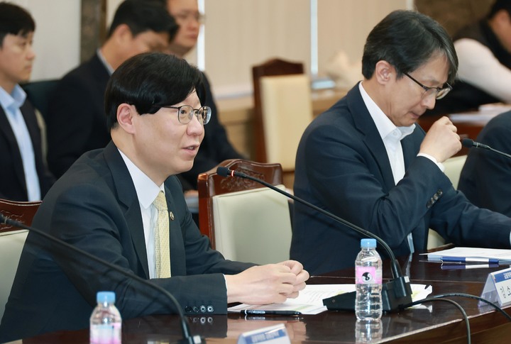 [서울=뉴시스] 김소영 금융위원회 부위원장이 30일 서울 종로구 정부서울청사에서 열린 은행권 경영·영업 관행·제도 개선 제2차 회의에 참석해 발언하고 있다. (사진=금융위원회 제공) 2023.03.30. photo@newsis.com *재판매 및 DB 금지