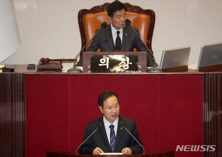 [서울=뉴시스] 이영환 기자 = 하영제 국민의힘 의원이 지난 3월30일 오후 서울 여의도 국회 본회의장에서 열린 제404회 국회(임시회) 제2차 본회의에 참석해 본인에 대한 체포동의요청안 관련 신상발언을 하고 있다. 2023.03.30. 20hwan@newsis.com