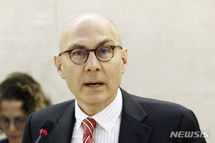 [제네바=AP/뉴시스]31일(현지시간) 폴커 투르크 유엔 인권최고대표는 스위스 제네바에서 열린 제52차 유엔 인권이사회에서 우크라이나 인권 상황에 대해 언급하고 있다. 2023.04.01.