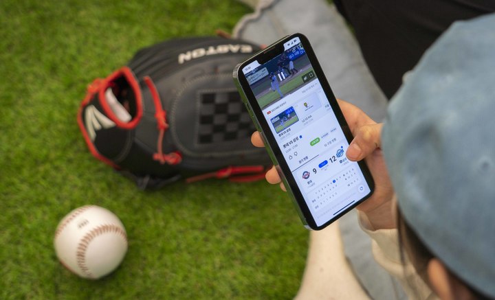 [서울=뉴시스] SK텔레콤이 다음 달 1일 개막하는 2023 프로야구(KBO 리그) 전 경기를 에이닷티비(A. tv)에 생중계한다고 31일 밝혔다. (사진=SK텔레콤 제공) *재판매 및 DB 금지