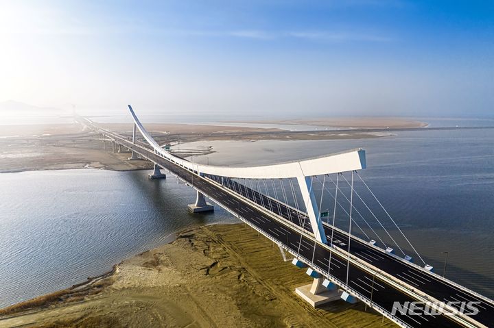 [서울=뉴시스] 새만금 만경대교. (사진=DL이앤씨 제공)