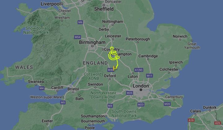 한 장애인 파일럿이 영국 상공을 비행하는 동안 비행 경로를 이용해 휠체어를 그렸다고 30일(현지시간) 영국 인디펜던트가 보도했다. 사진은 장애인 파일럿 러스 핀더의 비행 경로. (사진 출처 : 항공 추적 사이트 FlightRadar24 갈무리) *재판매 및 DB 금지