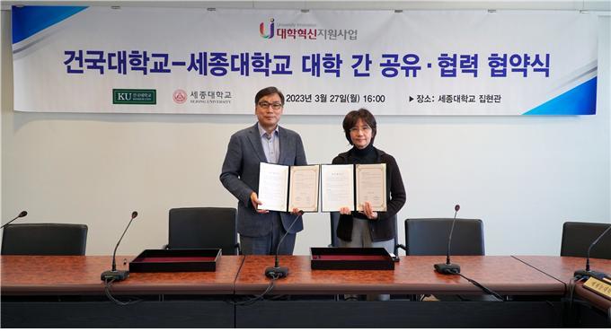 건국대 정환(왼쪽) 혁신사업단장, 세종대 김희연 대학혁신지원사업추진단장. 사진 세종대 *재판매 및 DB 금지