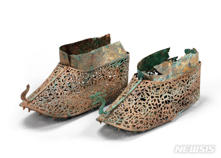 [나주=뉴시스] 마한역사문화유적 나주 정촌고분 금동신발(보물 제2125호). (사진=나주시 제공) 2023.03.31.
