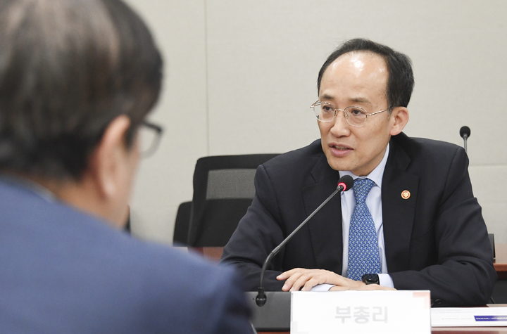 [서울=뉴시스] 김근수 기자 = 추경호 부총리 겸 기획재정부 장관이 31일 오후 세종시 한국개발연구원에서 열린 '제2차 기재부-KDI 정책 세미나'에서 모두발언을 하고 있다. (사진= 기획재정부 제공) 2023.03.31. photo@newsis.com *재판매 및 DB 금지