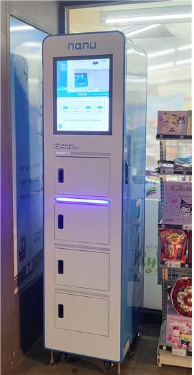 [부산=뉴시스] 에임스가 부산시, KT와 손잡고 편의점 등에 연내 70기를 추가 설치할 예정인 전기이륜차 배터리 교환형 충전스테이션(사진=부산시 제공) *재판매 및 DB 금지