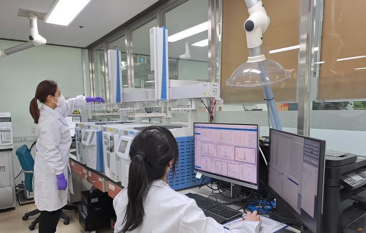 잔류농약 분석. (사진=경기도보건환경연구원 제공) *재판매 및 DB 금지