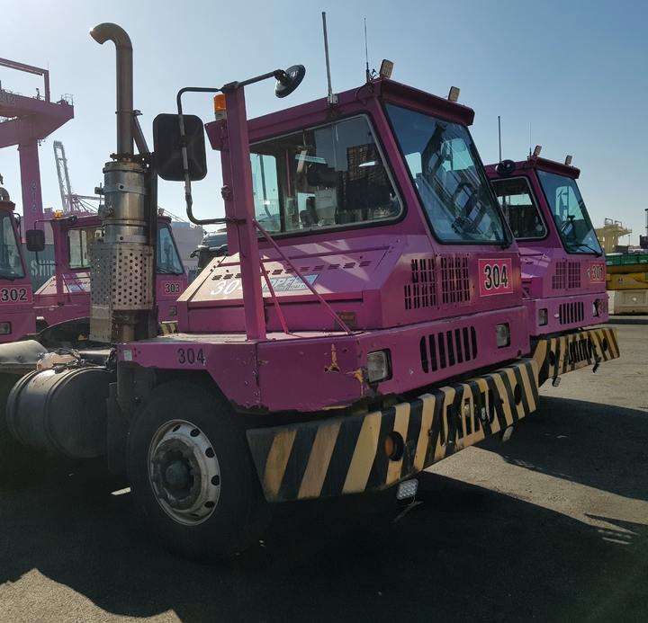 [인천=뉴시스] 배출가스저감장치를 부착한 야드트랙터. (사진=인천항만공사 제공) *재판매 및 DB 금지