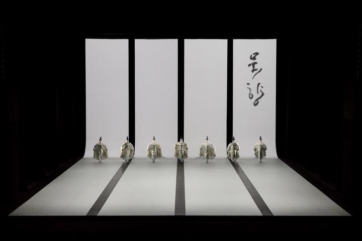 [서울=뉴시스]유럽 순회전에서 선보이는 국립무용단의 '묵향'. (사진=문화체육관광부 해외문화홍보원 제공) 2023.04.04. photo@newsis.com *재판매 및 DB 금지